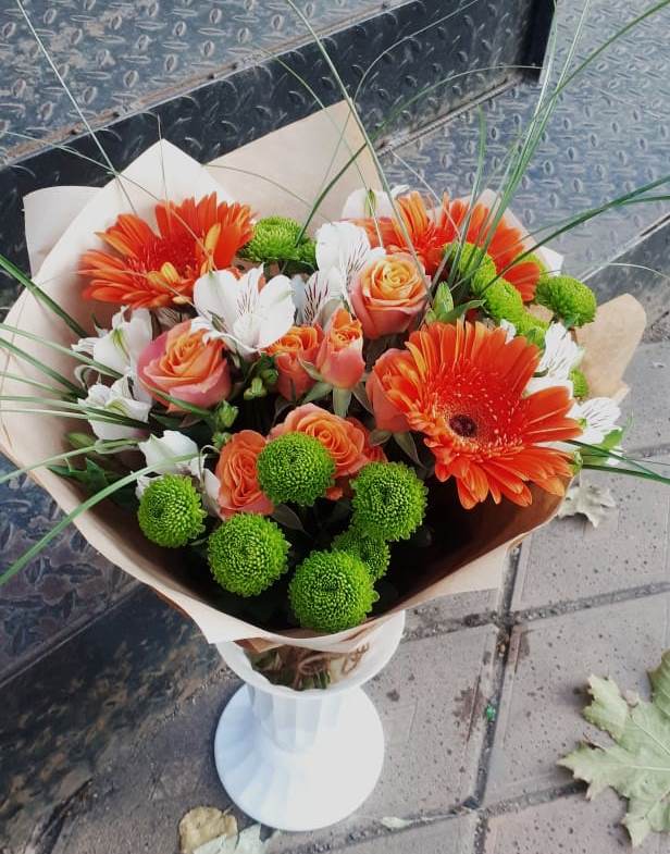 Букет цветов из: Герберы, Хризантемы, Альстромерии и Розы в Надвоицах