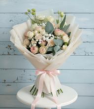 Букет цветов из:  Розы и Лизиантусы в Надвоицах