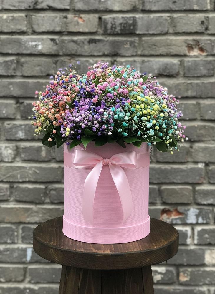 Цветочная композиция из Гипсофила и Розы в шляпной коробке в Надвоицах