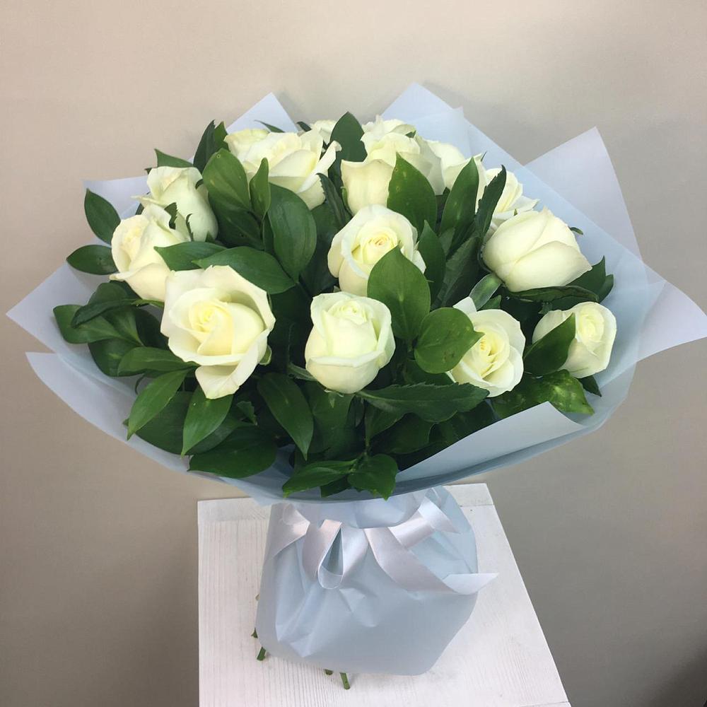 Букет 15 Белых роз Проуд в Надвоицах
