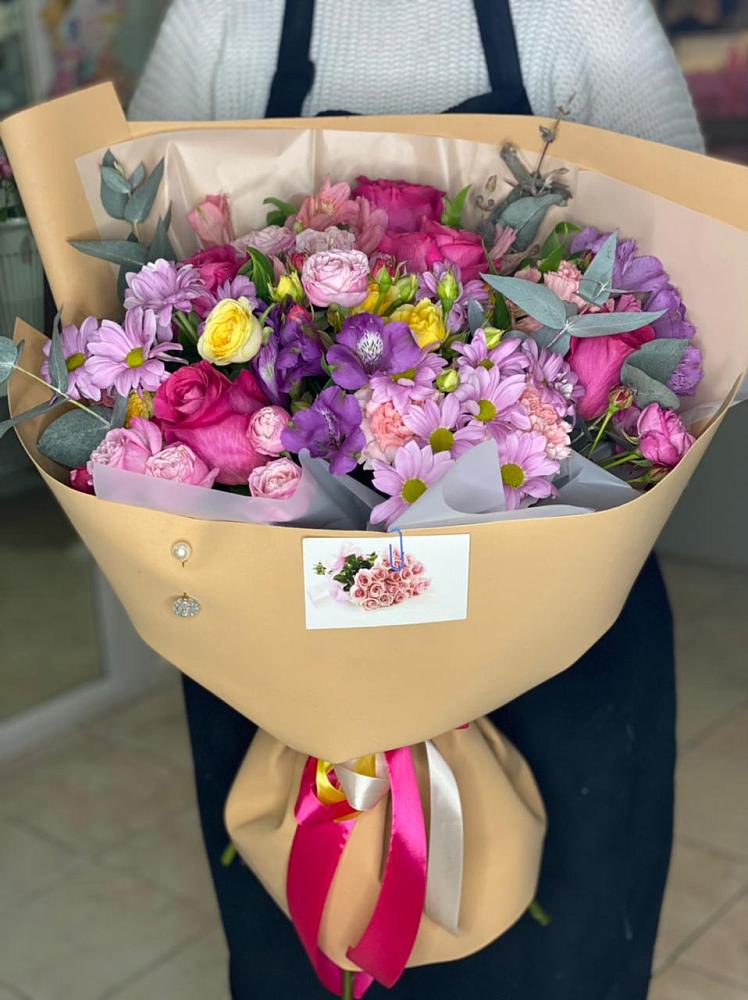 Букет цветов из: Хризантемы, Гвоздики и Альстромерии в Надвоицах