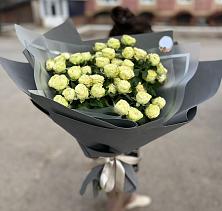 Букет Белые кустовые розы Солинеро в Надвоицах