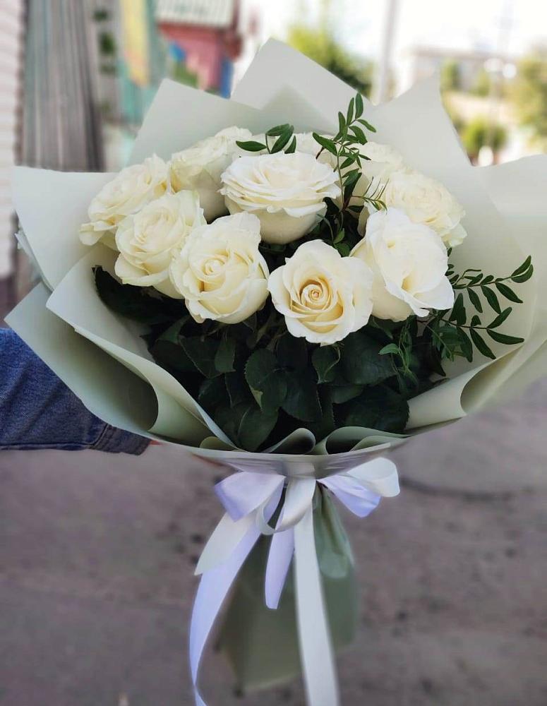 Букет Белые розы Проуд в Надвоицах