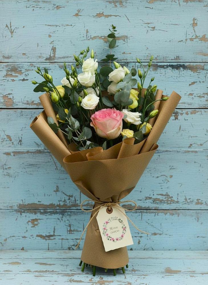 Букет цветов из: Розы и Лизиантусы в Надвоицах