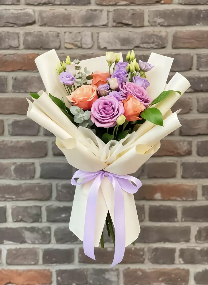 Букет цветов из: Лизиантусы и Розы в Надвоицах