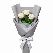 Букет 3 белые розы в Надвоицах