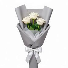 Букет 3 белые розы в Надвоицах