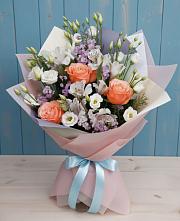 Букет цветов из:  Лизиантусы, Розы, Альстромерии и Гипсофила в Надвоицах
