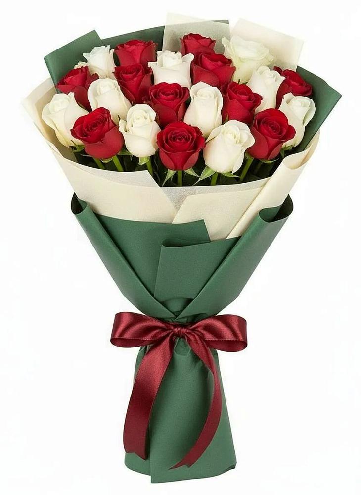 Букет Микс из красных и белых роз в Надвоицах