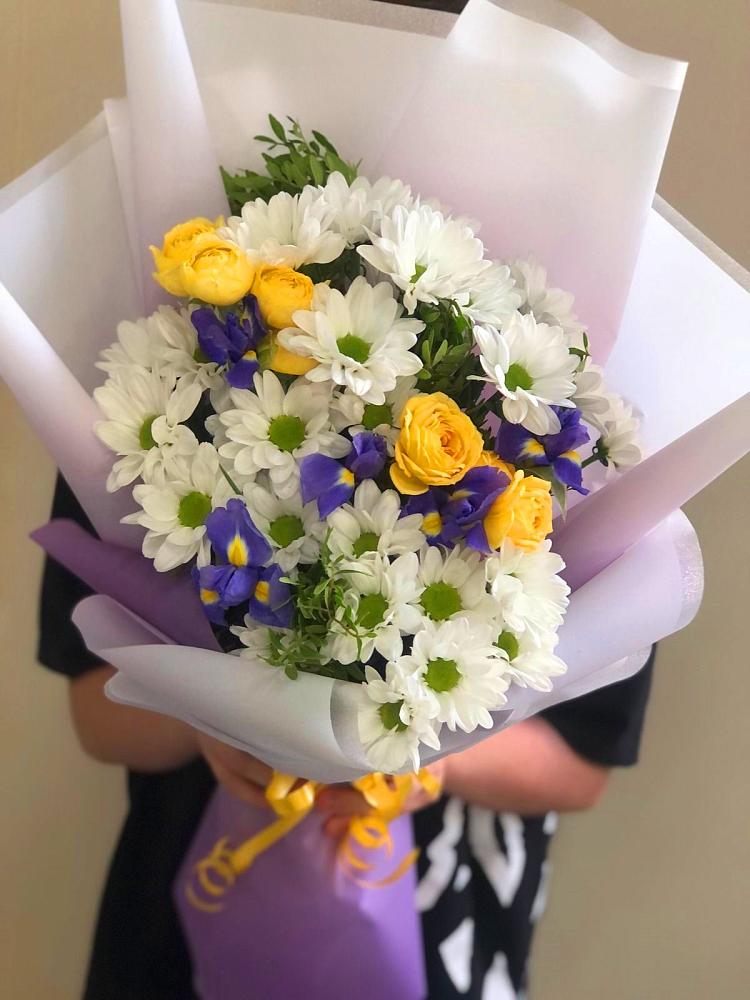 Букет цветов из: Ирисы, Хризантемы и Розы в Надвоицах