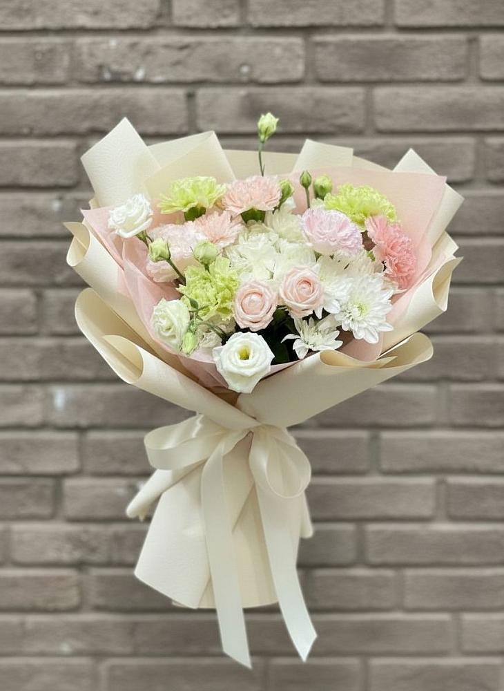 Букет цветов из: Гвоздики, Розы, Лизиантусы и Хризантемы в Надвоицах