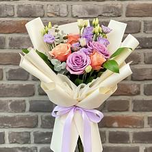 Букет цветов из:  Лизиантусы и Розы в Надвоицах