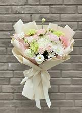 Букет цветов из:  Гвоздики, Розы, Лизиантусы и Хризантемы в Надвоицах