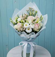Букет цветов из:  Розы и Лизиантусы в Надвоицах
