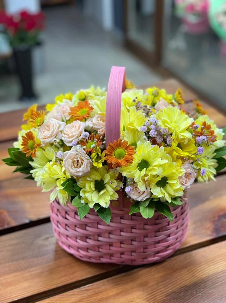 Цветочная композиция из Хризантемы и Розы в корзине в Надвоицах