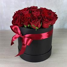 Цветочная композиция из Розы в шляпной коробке в Надвоицах