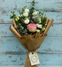Букет цветов из:  Розы и Лизиантусы в Надвоицах