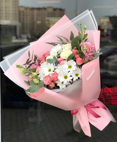Букет цветов из: Розы, Лизиантусы и Хризантемы в Надвоицах
