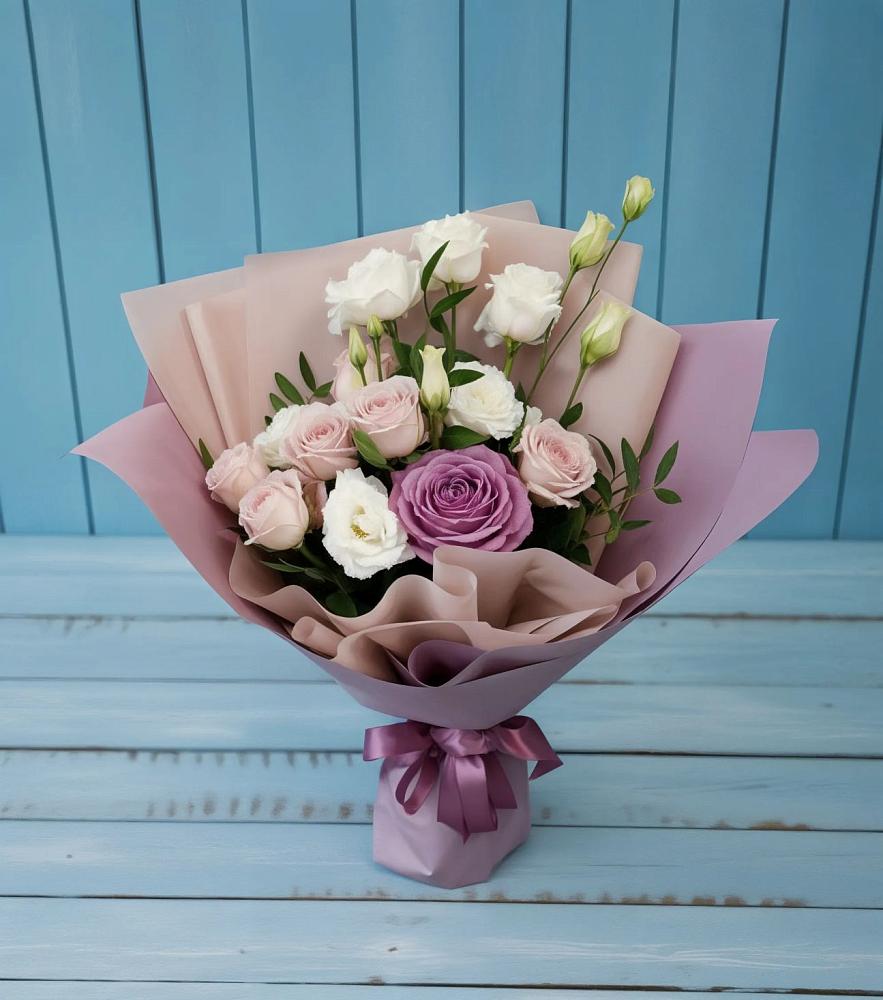 Букет цветов из: Розы и Лизиантусы в Надвоицах